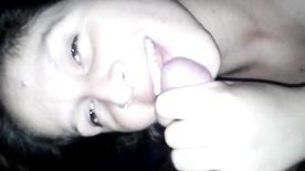 Filmou a Cara Da Esposa Enquanto Ela Chupando Sua Pica Dura Com Tesão Danada